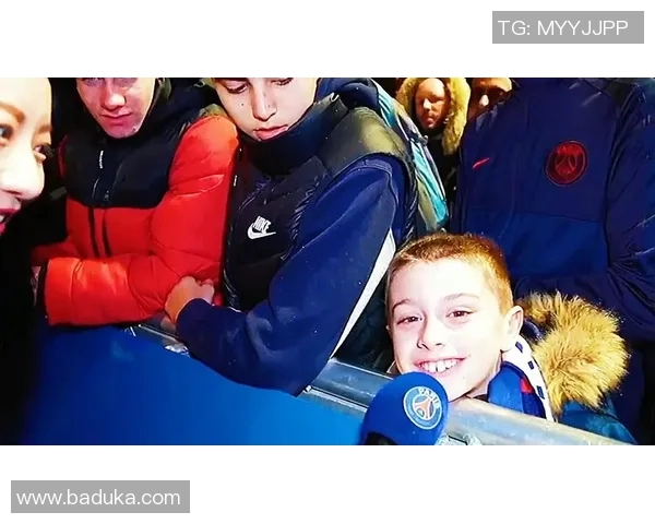 昔日绿茵豪杰再聚首见证足坛传奇岁月温情时刻 昔日绿茵豪杰再聚首见证足坛传奇岁月温情时刻