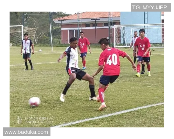 民间足球队崛起 十大明星球员展现非凡实力与激情 民间足球队崛起 十大明星球员展现非凡实力与激情